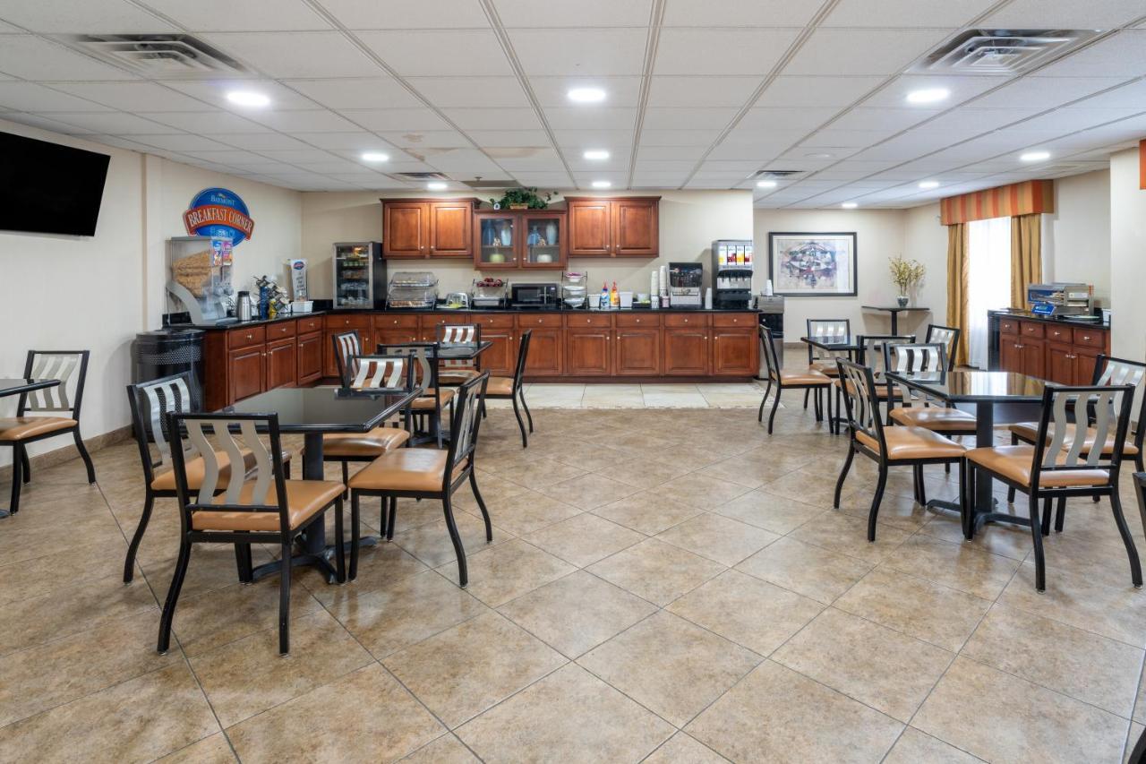 Baymont By Wyndham Savannah South Τζώρτζταουν Εξωτερικό φωτογραφία